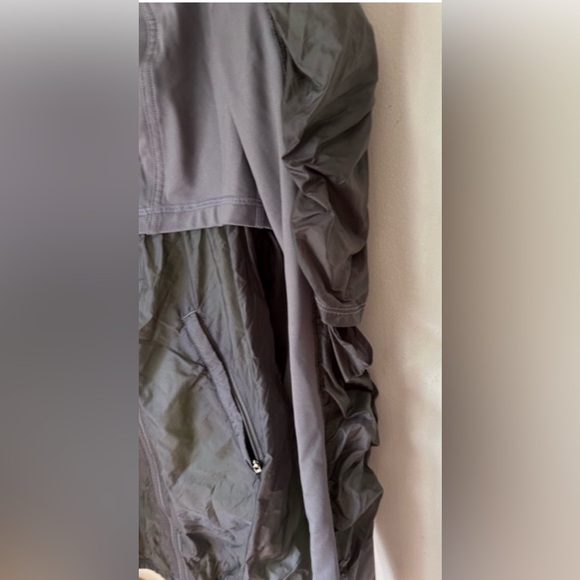 LULULEMON SUPER TRACKER JACKET Windbreaker Mesh/ nylon Hooded Grey SIZE 6 - Picture 3 of 6